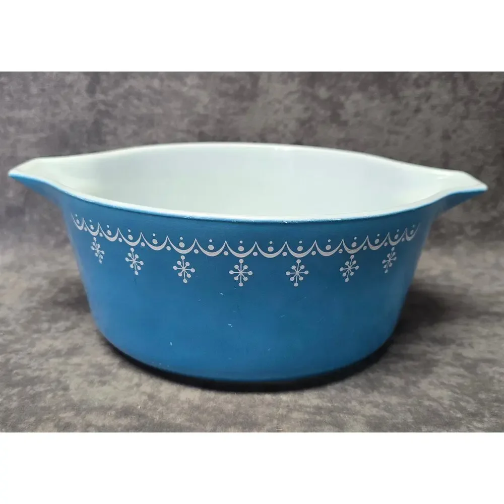 Vintage Pyrex Blue Snowflake Garland Cinderella Mixing Bowl 475-B 2 1/2 QT.